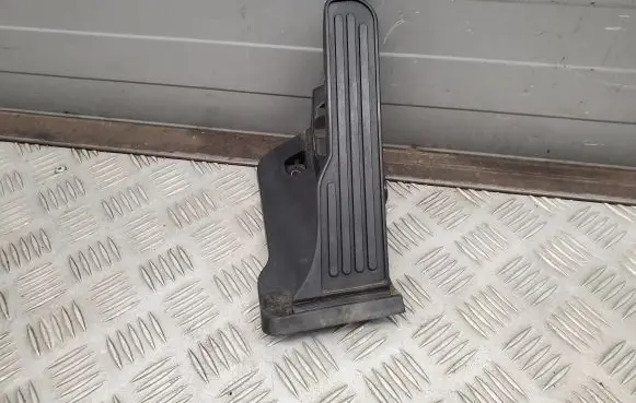 Chevrolet Camaro Accelerator throttle pedal 23390863