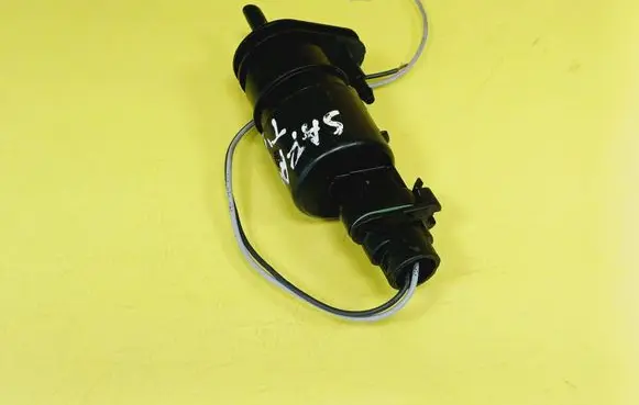 Renault Safrane Windscreen/windshield washer pump 7700802336
