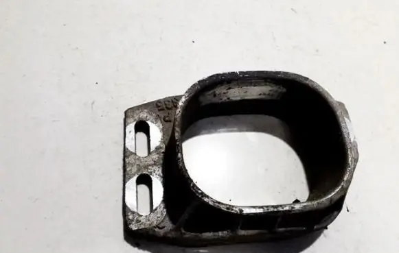 Volkswagen PASSAT B5 Engine mounting bracket 8d0199335P
