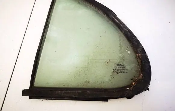 Nissan Primera Rear vent window glass AS2