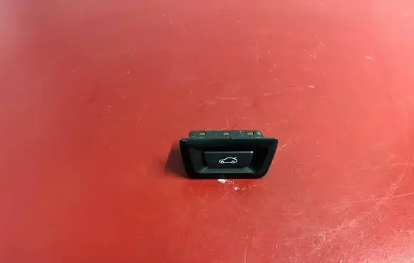 BMW iX Tailgate/boot open switch button 
