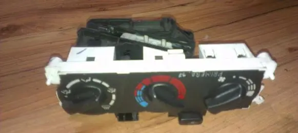 Nissan Primera Climate control unit 7030230732