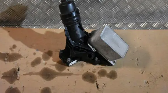 BMW M5 Oil filter cover 8570063
