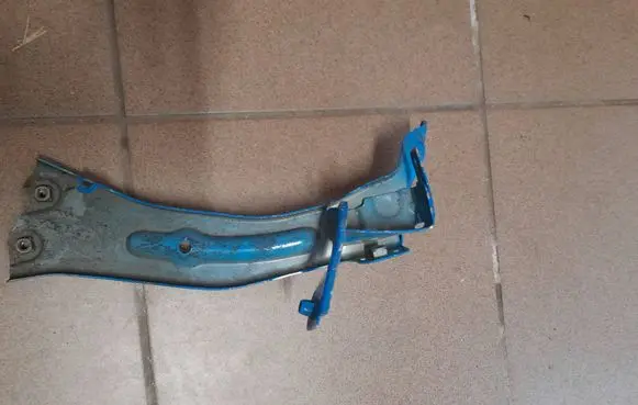 Audi TT TTS RS Mk3 8S Fender mounting bracket 8S0821132