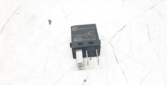 Mercedes-Benz Vaneo W414 Other relay 0025421219