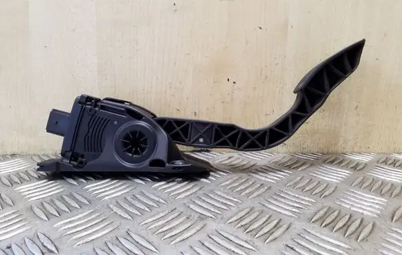 Volvo V40 Cross country Accelerator throttle pedal 31280598