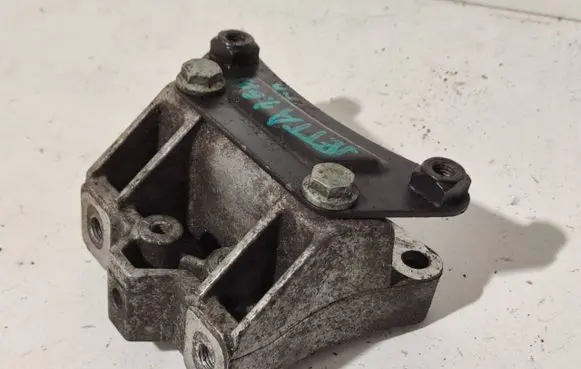Volkswagen Jetta VI Gearbox mount 1K0199111D 1K0199117