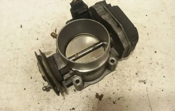 Audi A6 S6 C5 4B Throttle valve 078133063ak