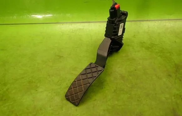 Volkswagen Golf VII Accelerator throttle pedal 5Q1723503H
