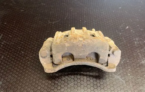 KIA Sorento Front brake caliper 