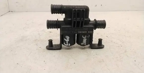 BMW 5 E60 E61 Coolant heater control valve 6931708 060901 1147412181