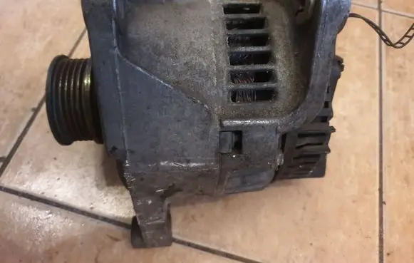 Volkswagen PASSAT B5 Generator/alternator 2546321