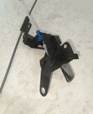 Opel Zafira A Rear door lock 24414134