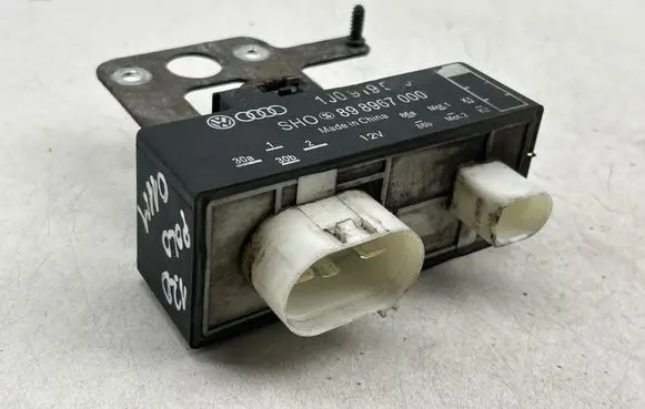 Volkswagen Polo V 6R Coolant fan relay 898967000