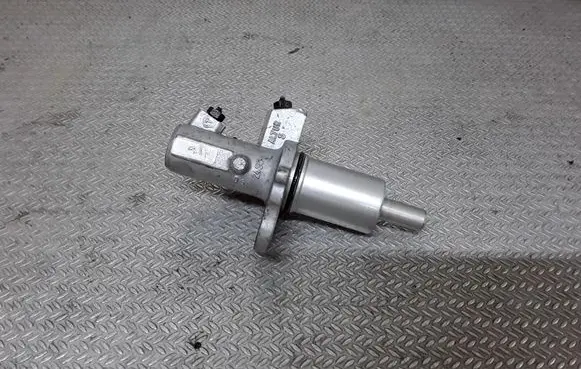 Master brake cylinder