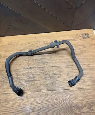 Coolant pipe/hose