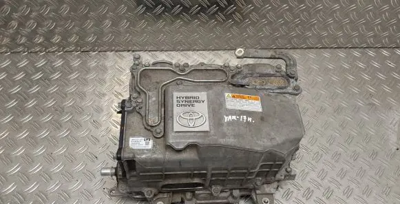 Toyota Yaris Voltage converter inverter G920052031