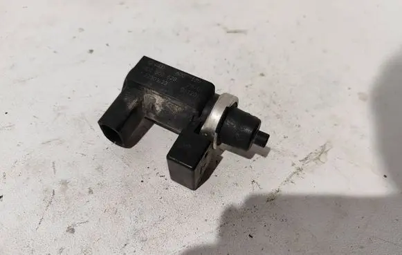 Audi A4 S4 B7 8E 8H Turbo solenoid valve 8E0906628 01T201 7290333
