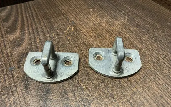 Renault Master III Front door lock loop/hook striker 219250