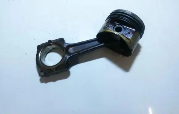 Ford Fiesta Piston with connecting rod