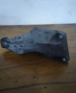 Volkswagen PASSAT B5.5 Engine mounting bracket 3D0199307P