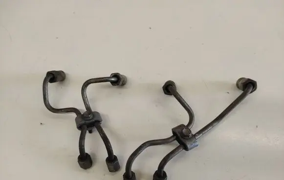 Toyota Corolla Verso AR10 Fuel injector supply line/pipe 