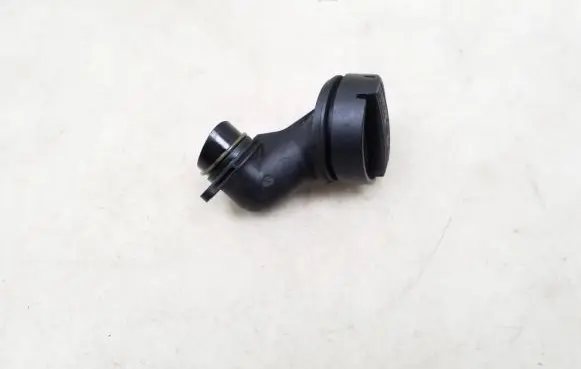BMW 5 F10 F11 Oil fill pipe 7507224