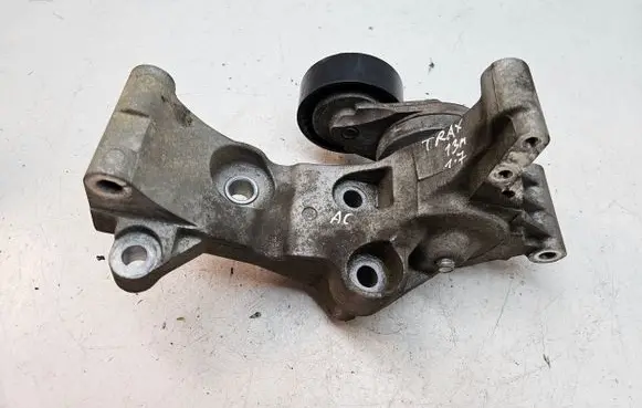 Chevrolet Trax A/C compressor mount bracket 98090590