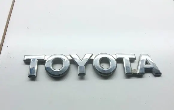 Toyota Avensis Verso Manufacturers badge/model letters 