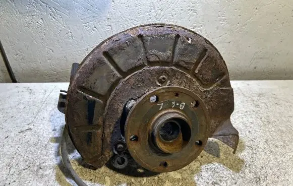 Volkswagen PASSAT B6 Front wheel hub