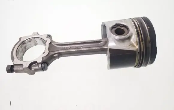 Nissan X-Trail T30 Piston with connecting rod