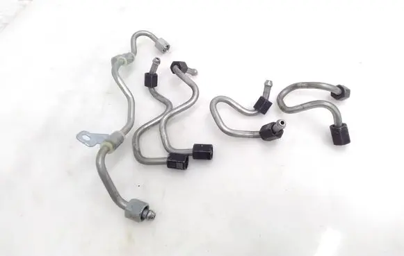 Fuel injector supply line/pipe
