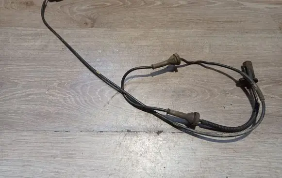 Volvo XC90 ABS brake wheel speed sensor 10071161783 30682478