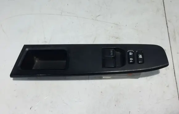Toyota Yaris Electric window control switch 742320D670