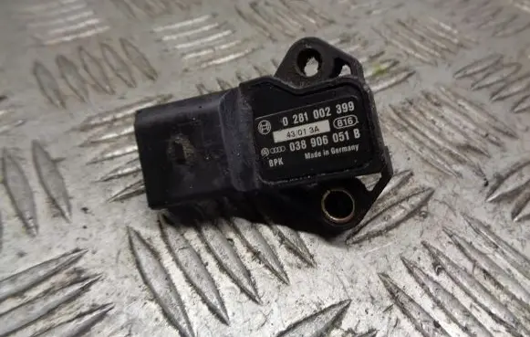 Volkswagen Golf IV Air pressure sensor 038906051B
