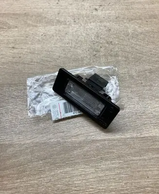 Volkswagen PASSAT B6 Number plate light 8T0943021