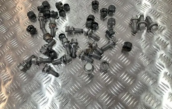 Volvo C40 Anti-theft wheel nuts and lock TM20480