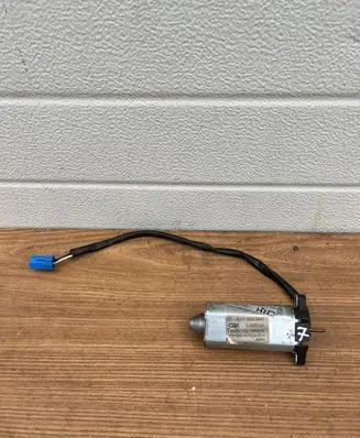 Mercedes-Benz E W211 Seat adjustment motor A2118202642 1157701