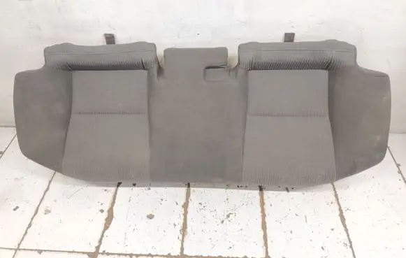 Toyota Avensis T270 Rear seat 1418998