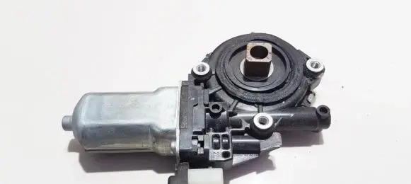 Nissan X-Trail T31 Front door window regulator motor 2621003900 262100-3900