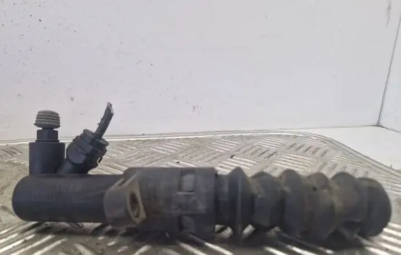 Clutch slave cylinder
