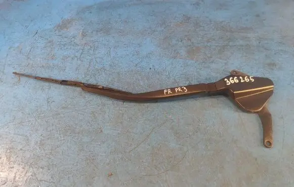Toyota Prius (XW30) Front wiper blade arm 8521147100