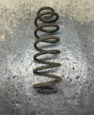 Volkswagen Golf V Rear coil spring