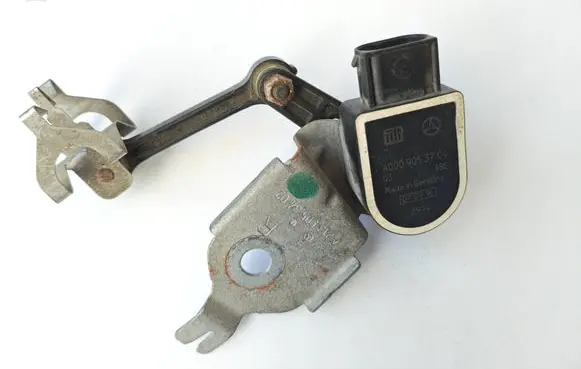Mercedes-Benz GLC AMG Rear air suspension level height sensor A0009053704 A2139053402