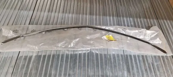 Opel Astra H Front bumper upper radiator grill 13238599