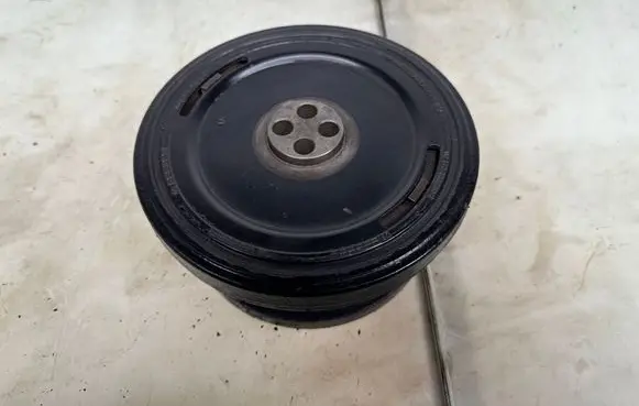 BMW 5 E39 Crankshaft pulley 2247890 11232247890