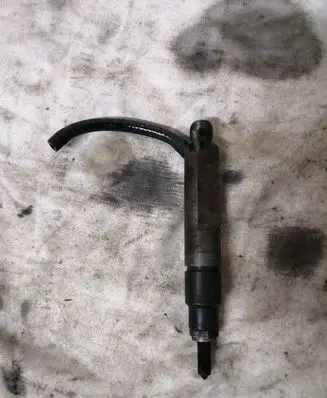 Volkswagen Golf IV Fuel injector 028130202P