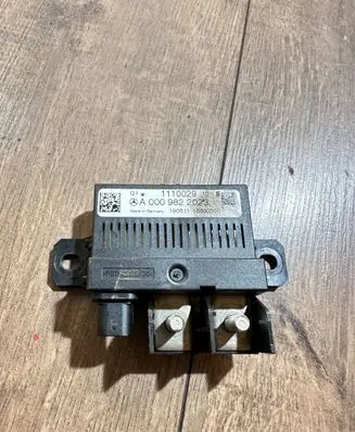 Mercedes-Benz C W204 Charging relay A0009822023 1110029 16630500