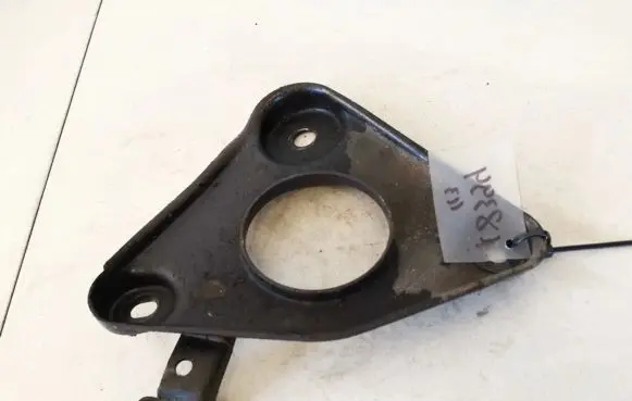 Nissan Primera Engine mounting bracket