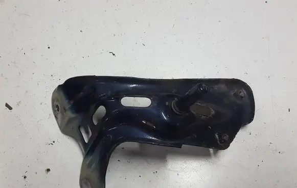 Volkswagen Jetta V Fender mounting bracket 